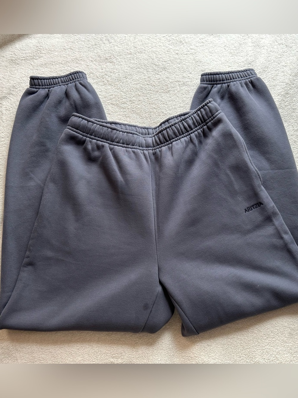 Aritzia mega fit Fleece Joggers